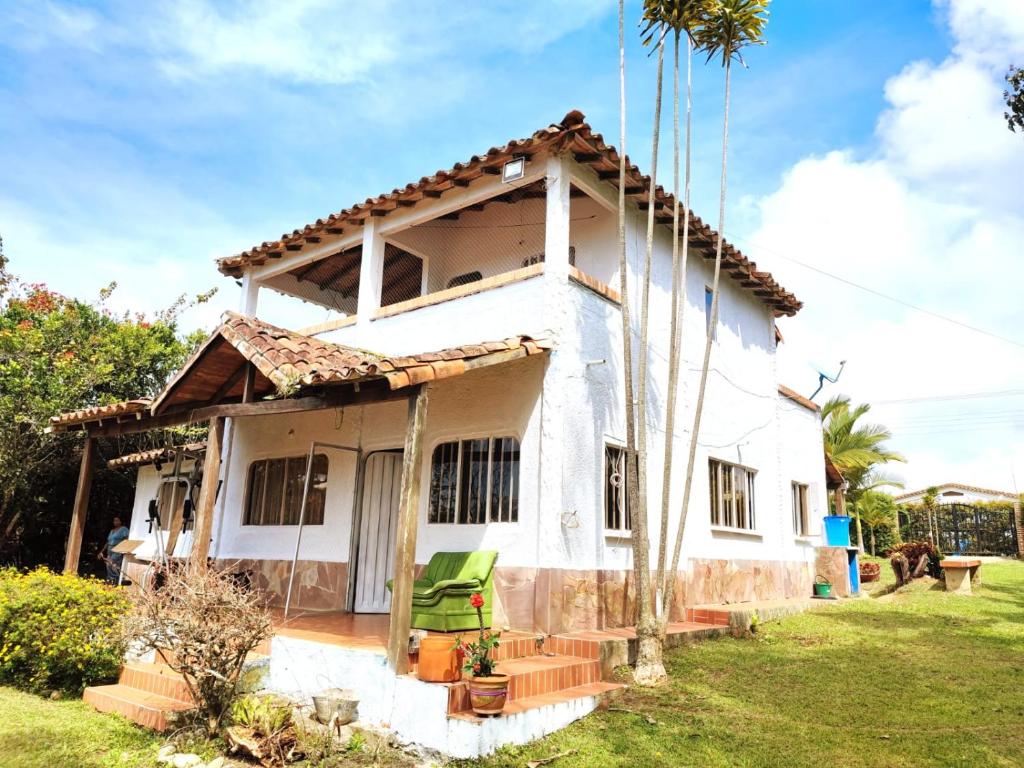 CASA TORO, mesa de los santos