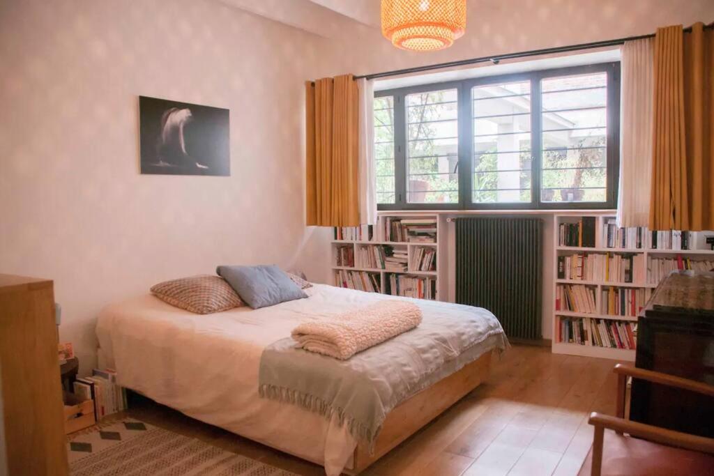 Magnifique maison, cour arborée photo 2