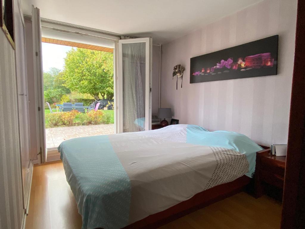 maison avec beau jardin arboré photo 2