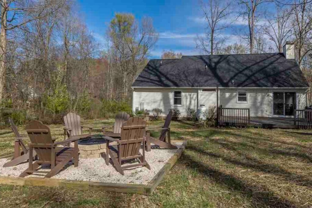 The Greensboro Getaway, Hot Tub and Solitude image