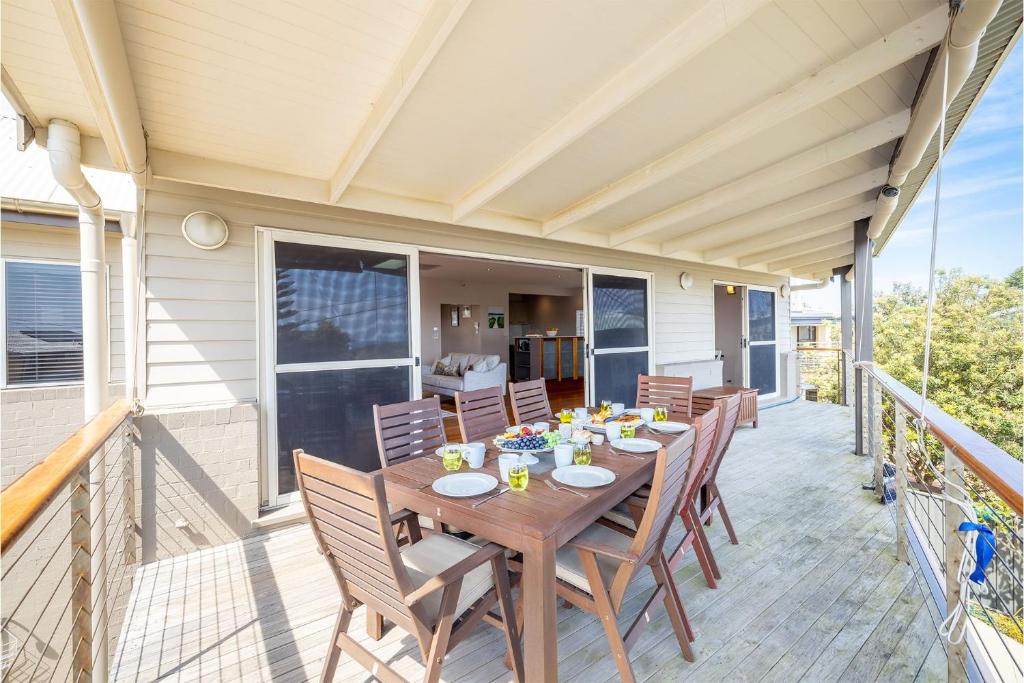 Birubi Point House, 56 Ocean Ave - stunning water views, ducted air con photo 4