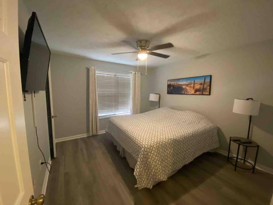 Recently Renovated Condo! photo 4