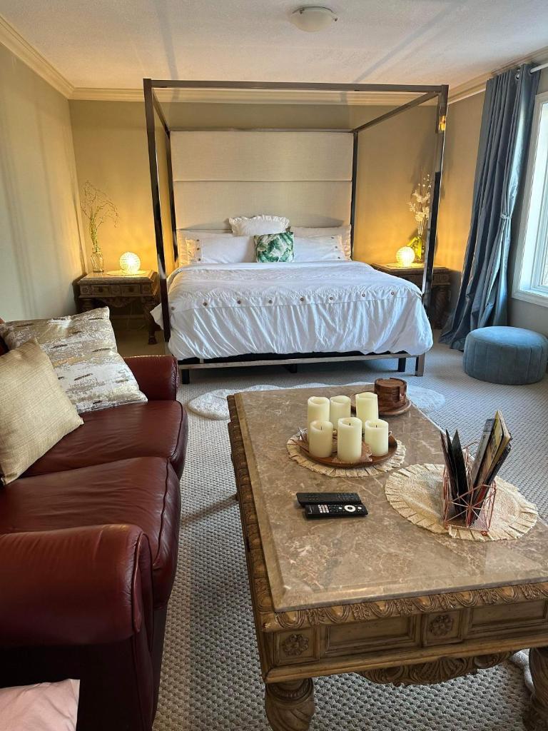 Royal highland livingroom bedroom suite