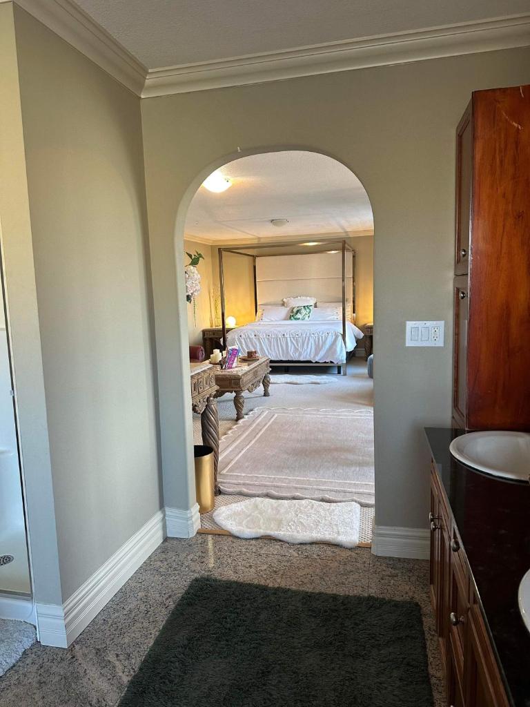 Royal highland livingroom bedroom suite photo 2