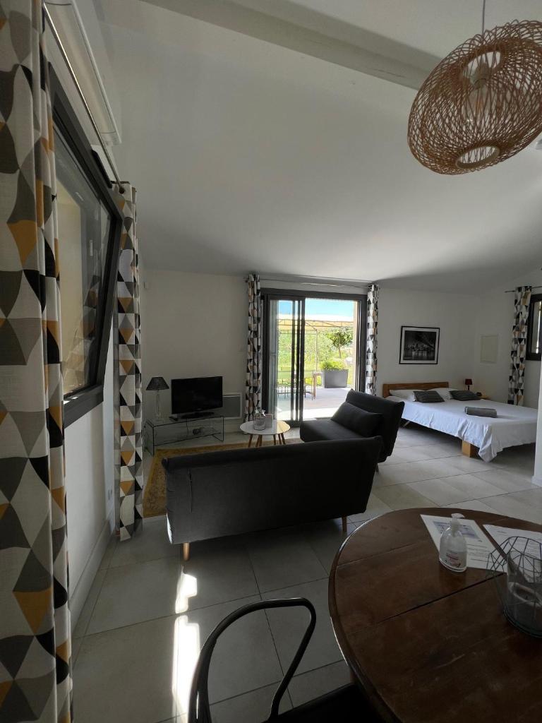 Gîte Crest, avec terrasse et piscine. photo 4