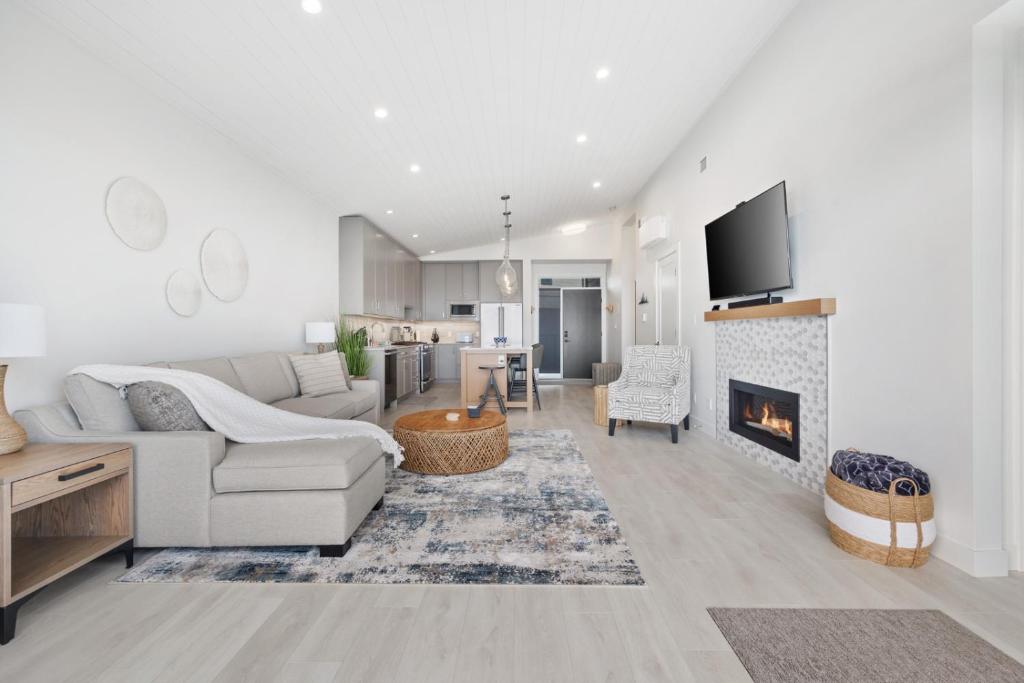 Beachfront Luxury Suite #15 at THE BEACH HOUSE photo 1