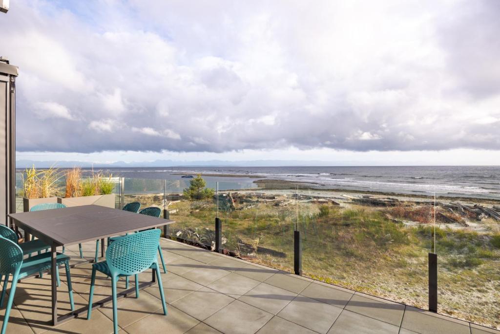 Beachfront Luxury Suite #15 at THE BEACH HOUSE photo 2