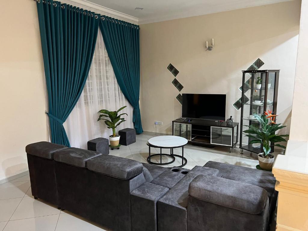 Mutiara Villa Homestay - Comfort Away From Home
