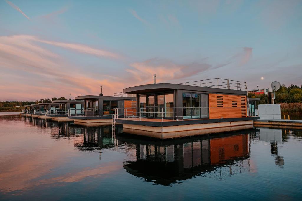 Floatinghouses Bärwalder See photo 4