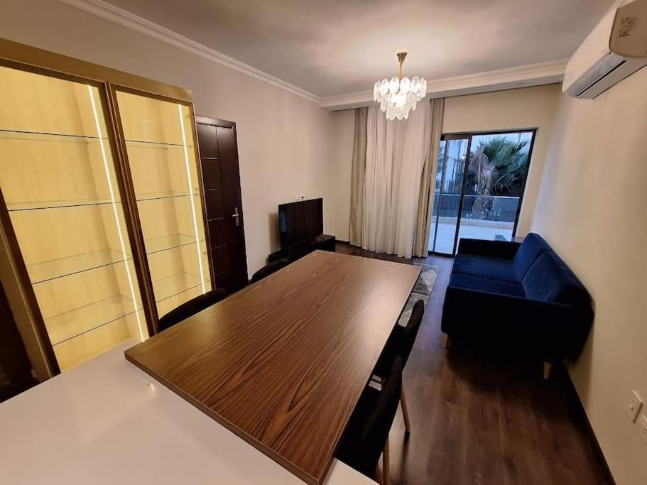 LakeView 2 bedrooms with Garden Apartment Near AUC