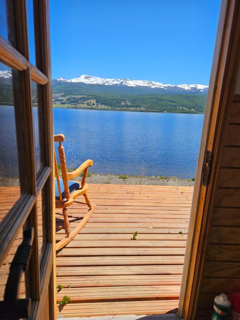 Hermosa cabaña con orilla de playa y tinaja en Lago Frío photo 1