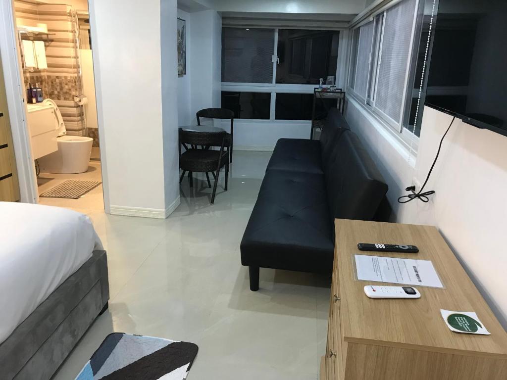 Moana's Beachfront Villa photo 3