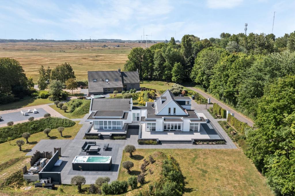Landgoed Hermitage - Villa Minerva - XXL Zwemspa - max 16 personen