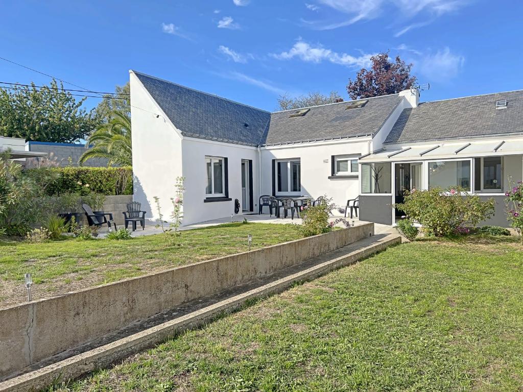 RÉF 329 RIANTEC maison type 3 avec jardin photo 2