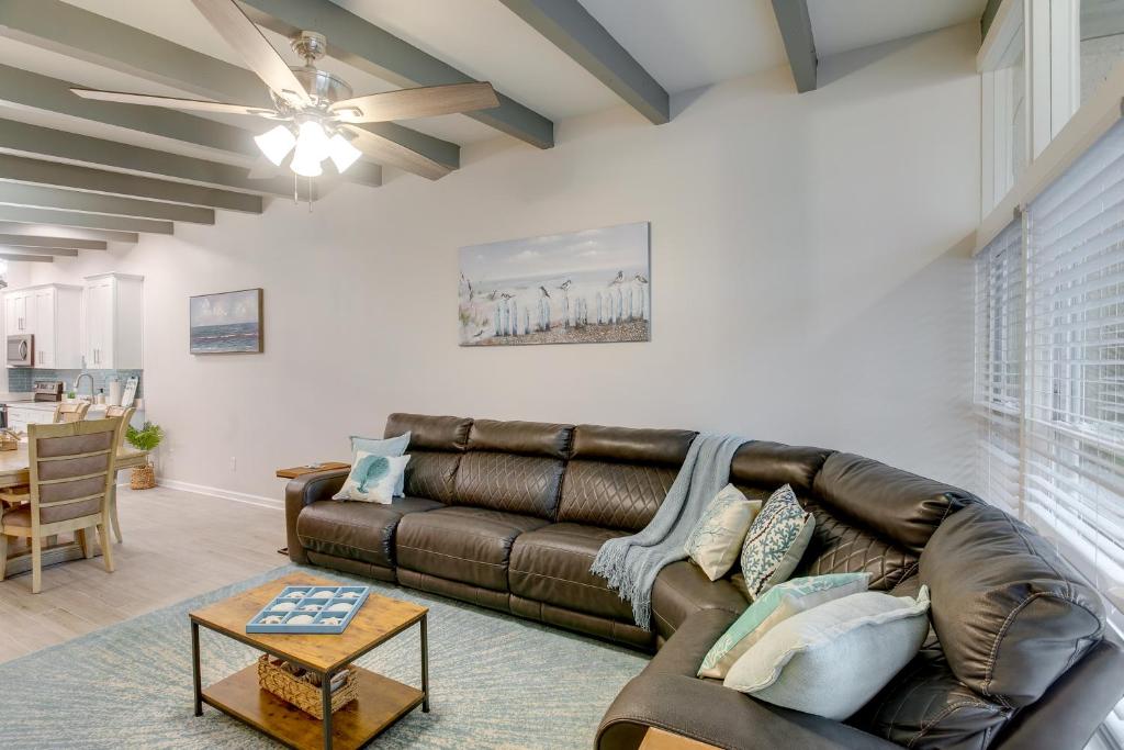 Bright Jekyll Island Home with Deck Less Than 1 Mi to Beach photo 3