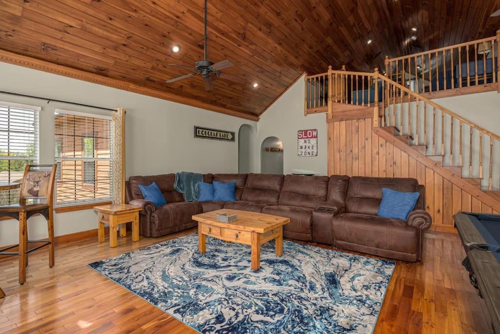 Lakefront with 3 King Beds, Pool Table, Arcade Barrel photo 2