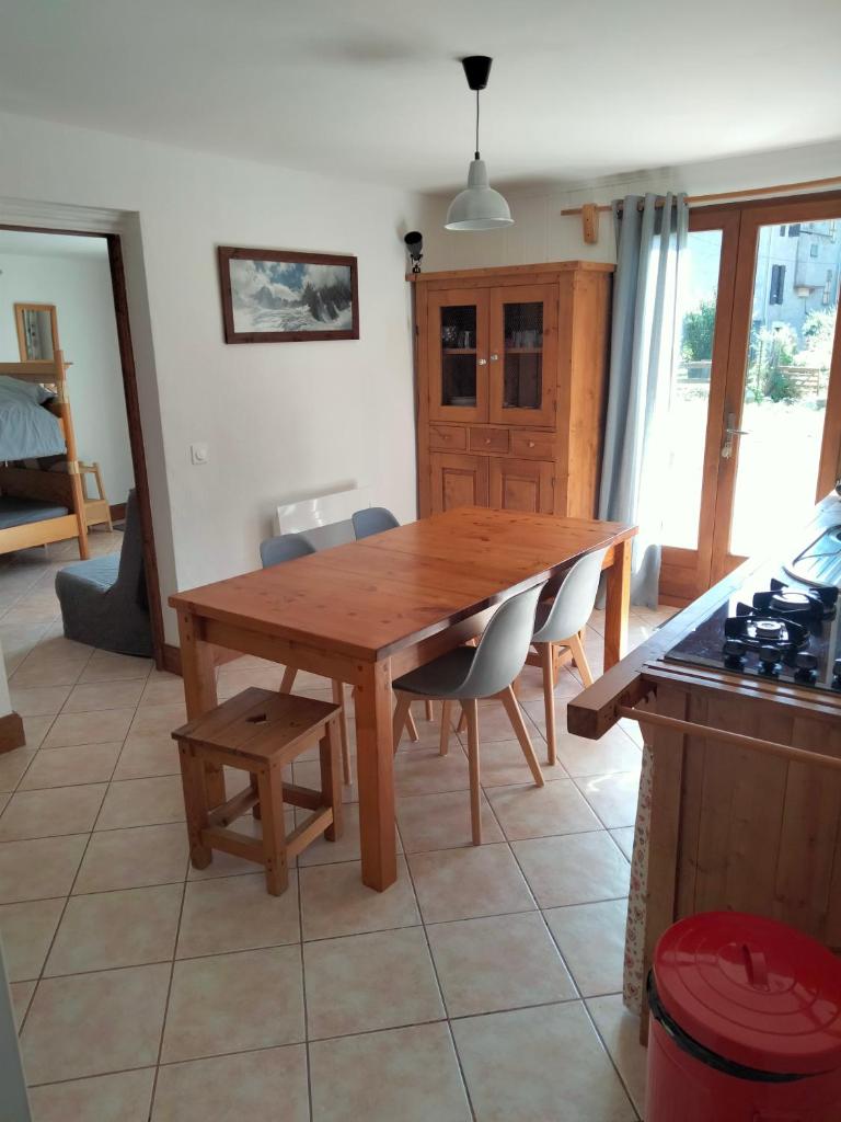 Chaleureux gîte situé en plein cœur des Bauges photo 3