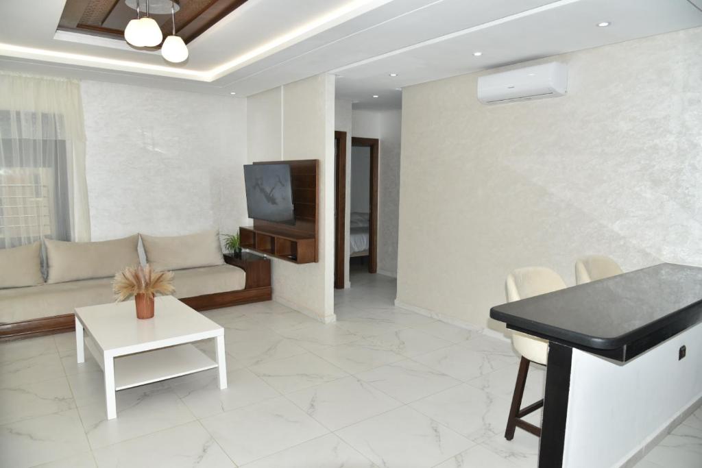 BRAND NEW! 3 Bedroom Apartment in the Heart of Kenitra photo 4