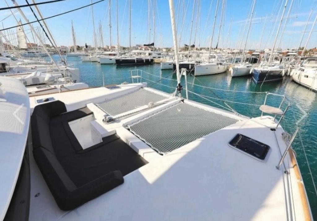 Catamaran mia photo 1