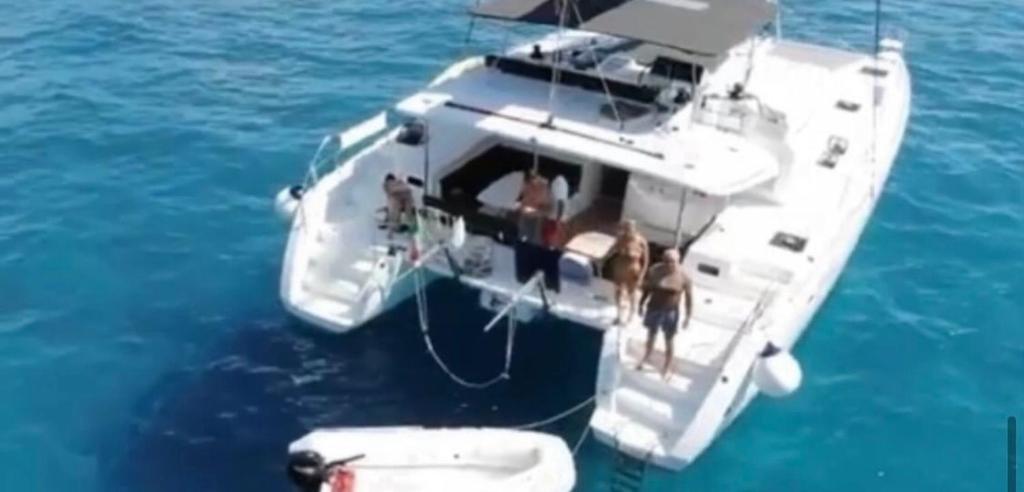 Catamaran mia