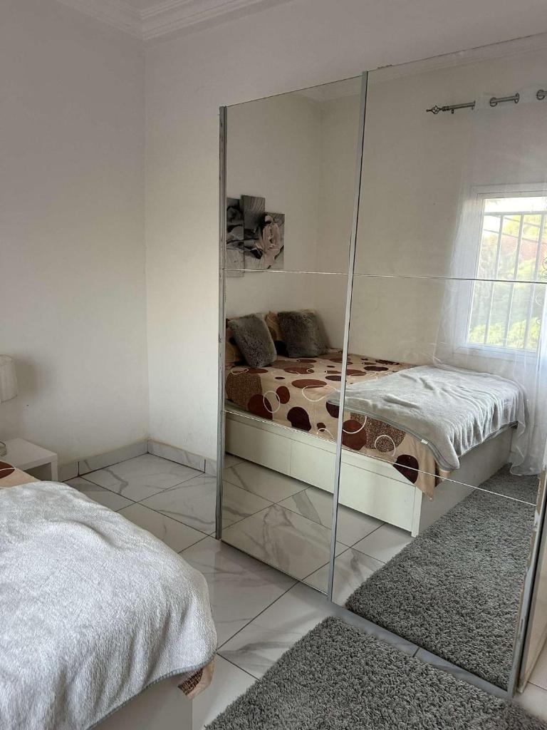 Luxury 2 bedroom flat KerrSerign photo 2