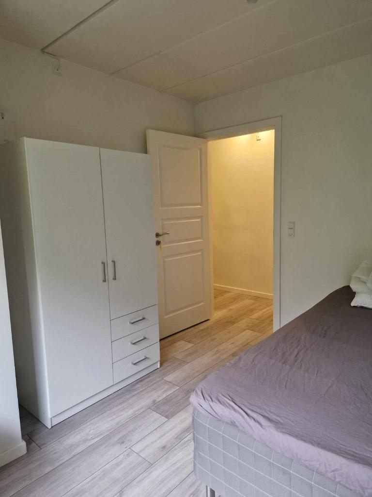 Enkeltværelse med fælles badeværelse photo 1
