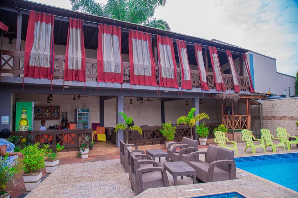MAHOGANY HOTEL AND SUITES photo 2