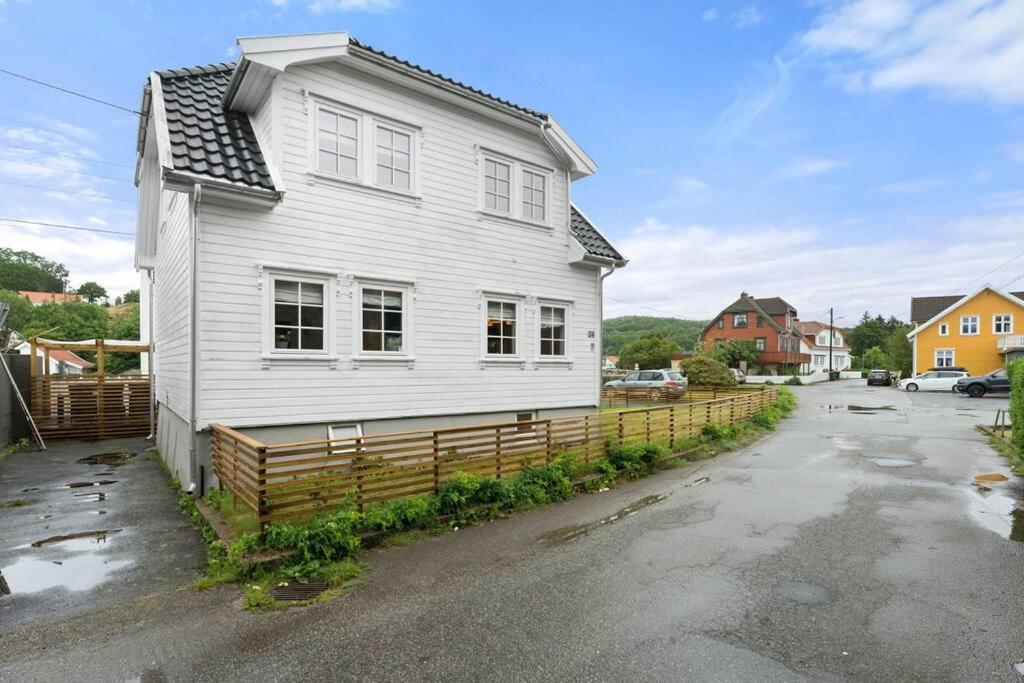 Family-friendly home near canal photo 2