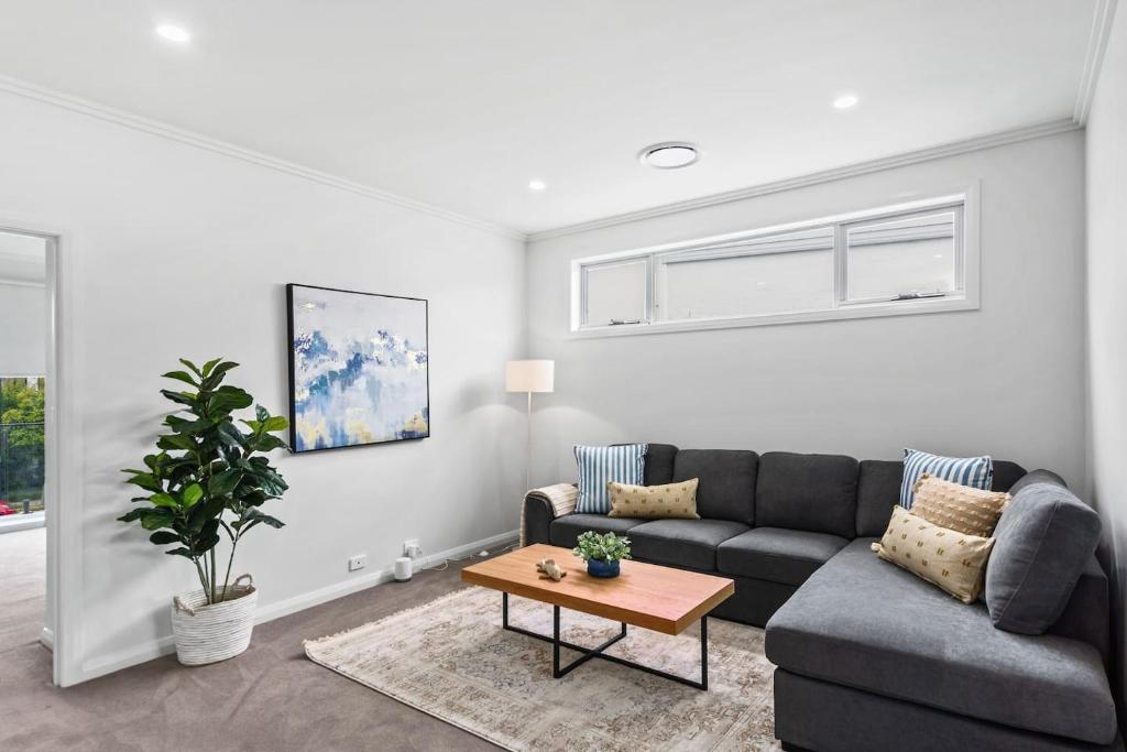 Marina Escape - Contemporary Coastal Living photo 1