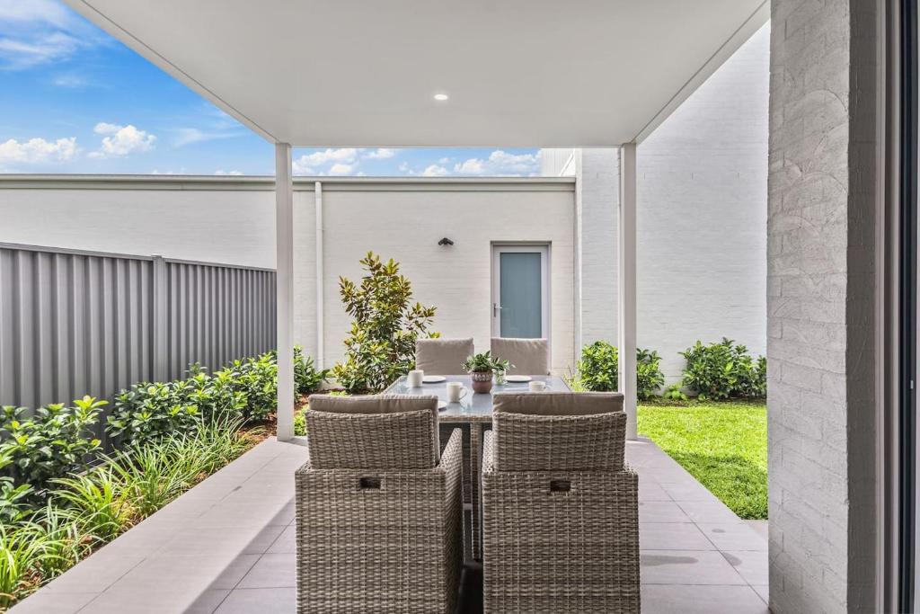 Marina Escape - Contemporary Coastal Living photo 2