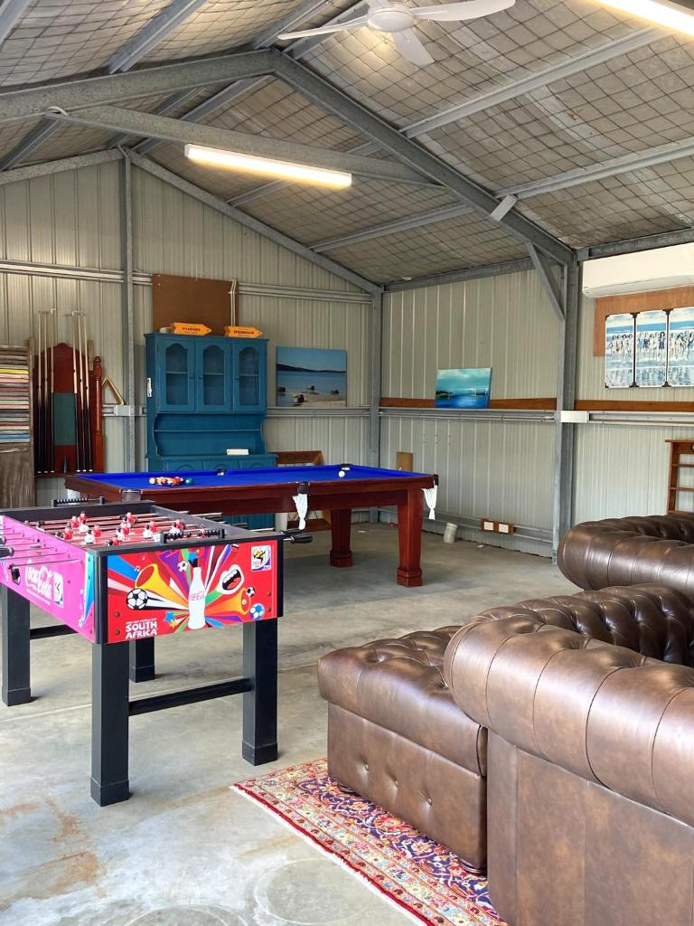 Hannah's Place in the heart of Lovedale, Hunter Valley wine country, Free bottle of wine with each booking photo 2