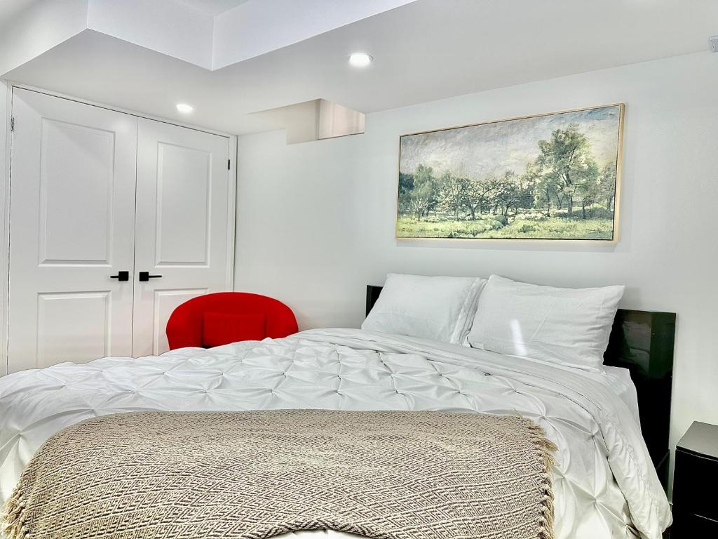 Chic 2Br Basement Haven for Families - Fast Wi-Fi photo 3
