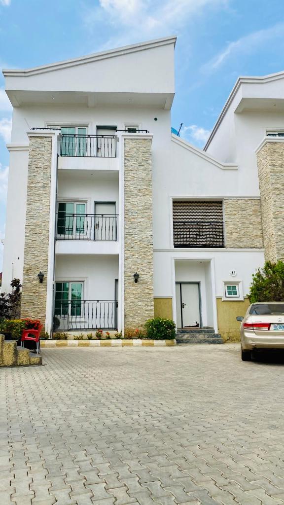 Edge villa