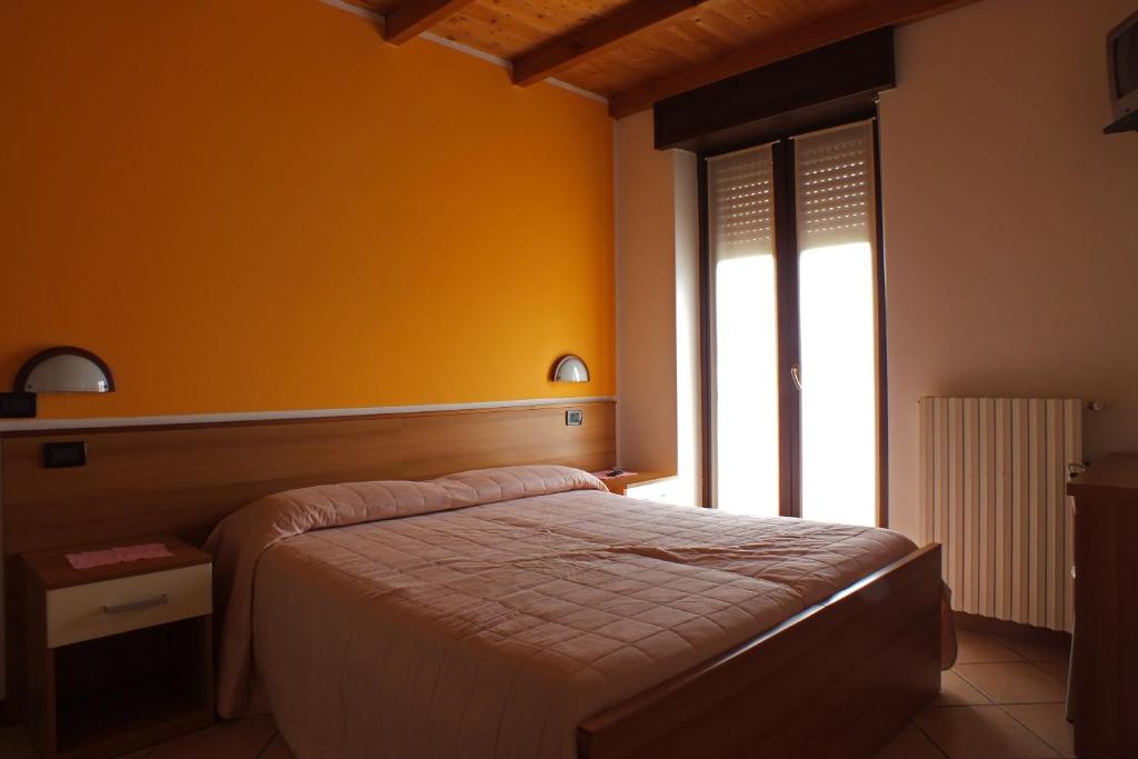Albergo Ristorante Innocenti - Tap to explore photos