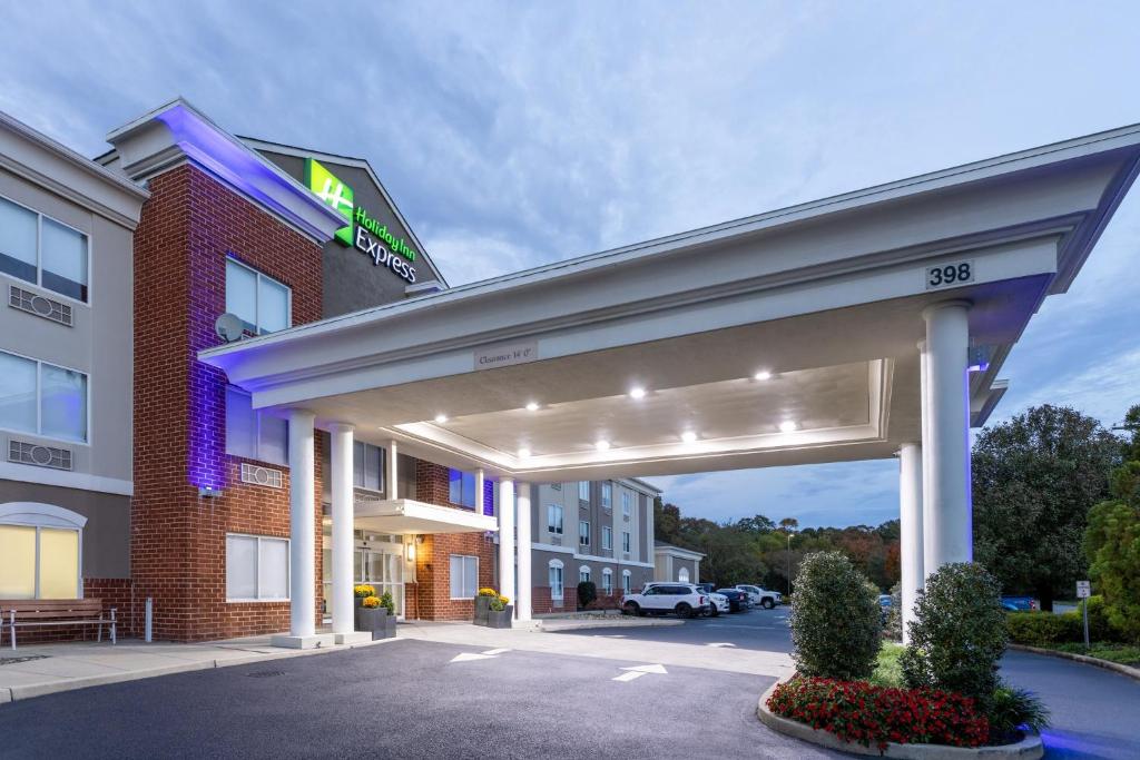 Holiday Inn Express and Suites Vineland Millville, an IHG Hotel image