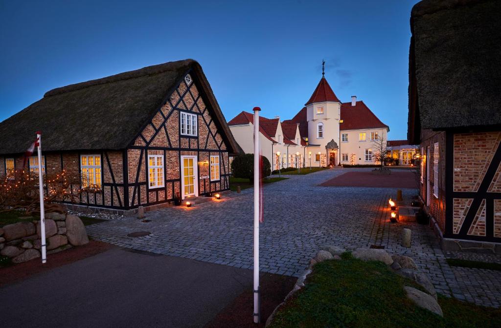 Gl. Avernæs Sinatur Hotel & Konference photo 1