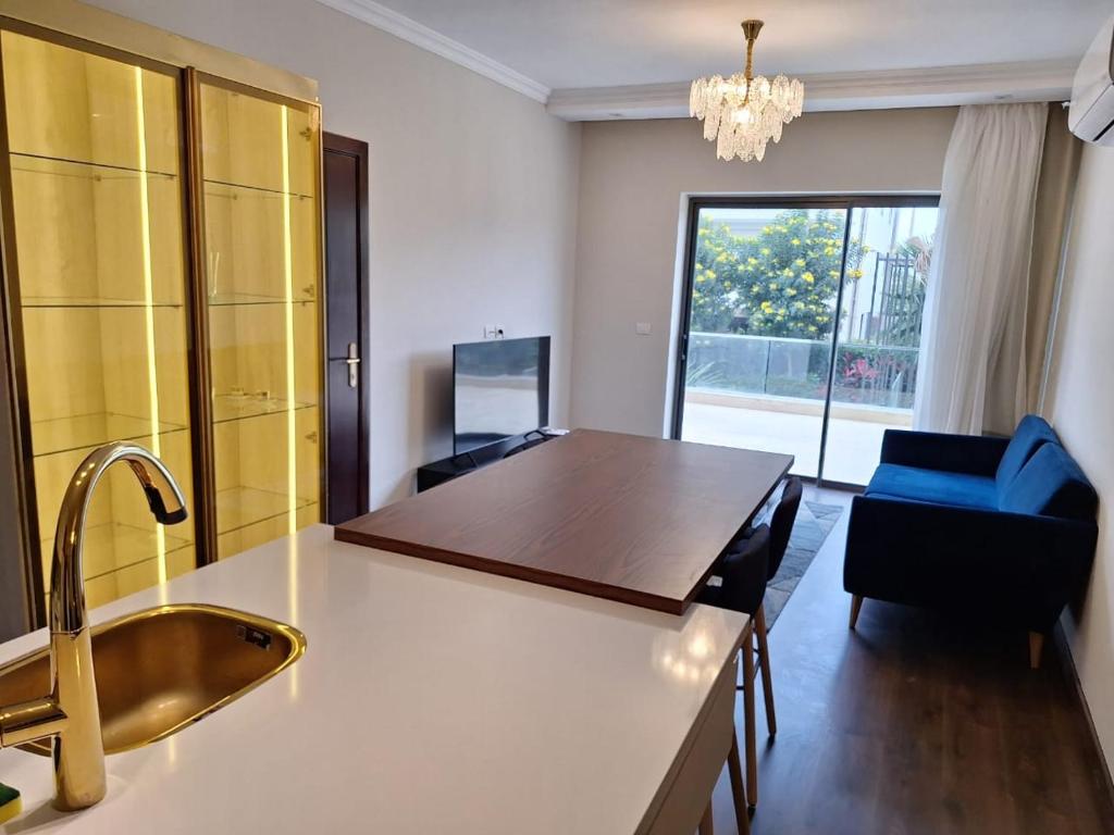 LakeView 2 bedrooms with Garden Apartment Near AUC photo 4