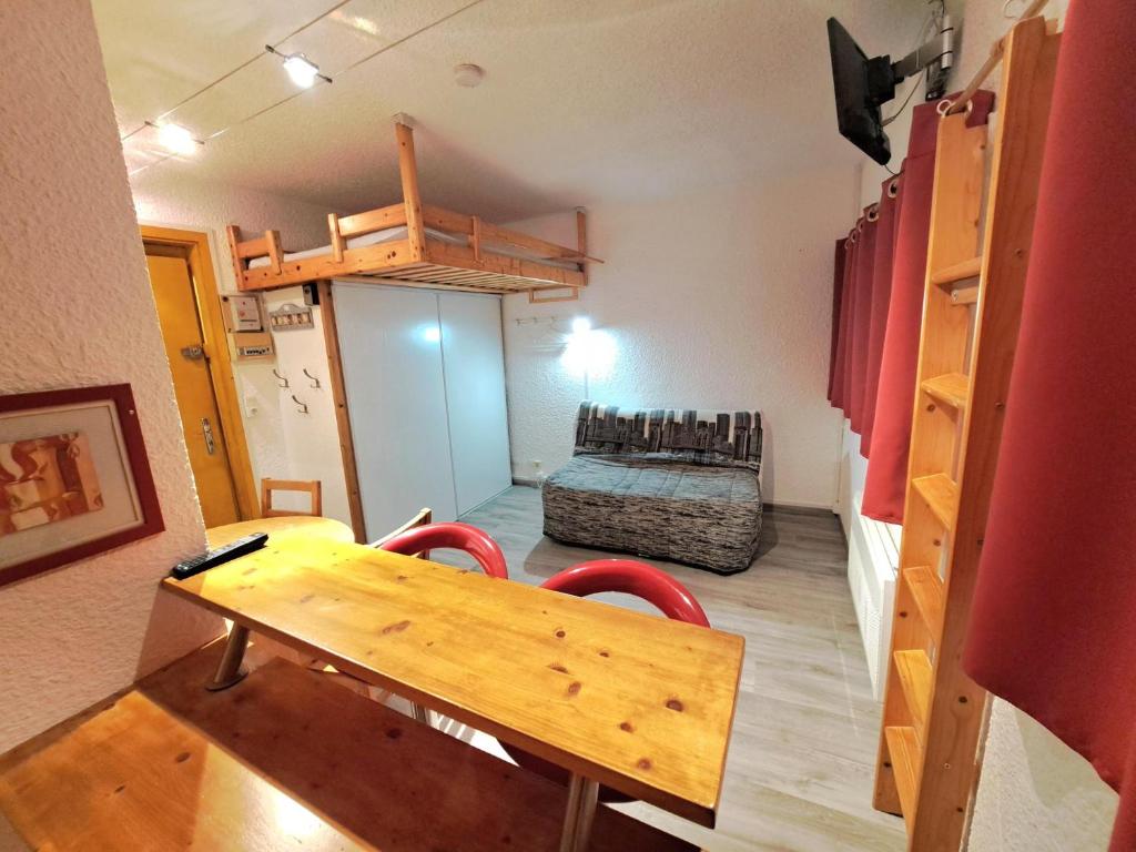 STUDIO CHALEUREUX aux pieds des pistes de ski des Glovettes photo 1