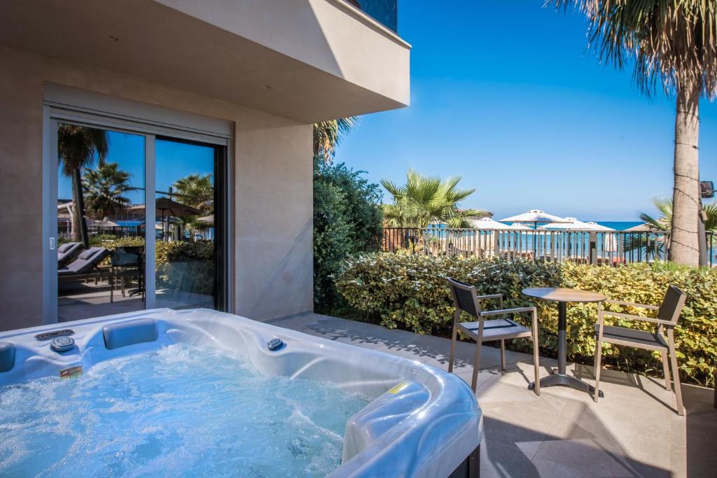 Riviera Boutique Hotel photo 1