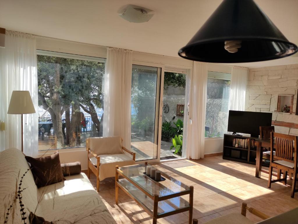 Luxury Seaside Holm Oak Villa with Private Beach photo 3