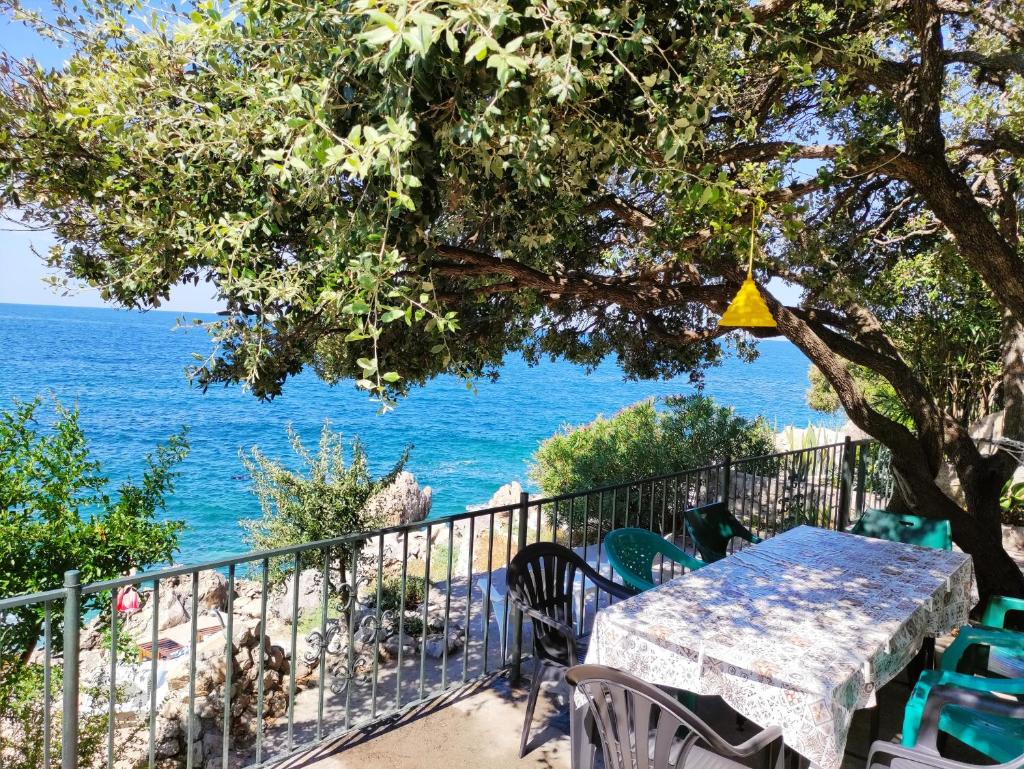 Luxury Seaside Holm Oak Villa with Private Beach photo 1
