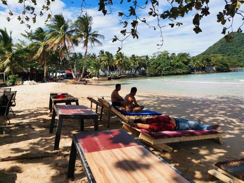 Golden Snake guesthouse beach photo 4