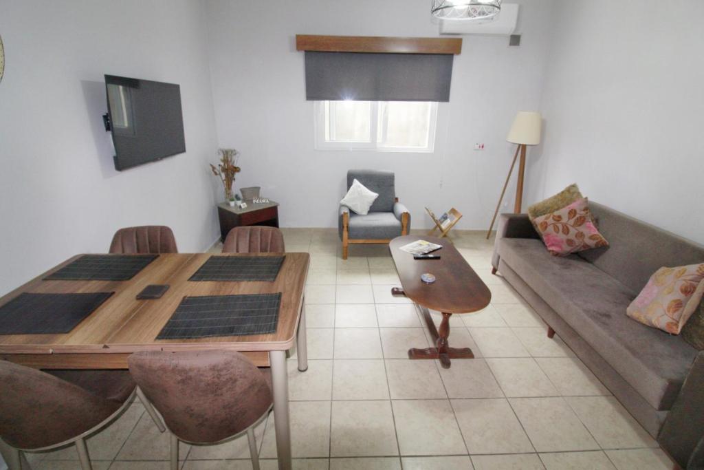 Frida's 2 bedroom Apartments Famagusta City Centre photo 4