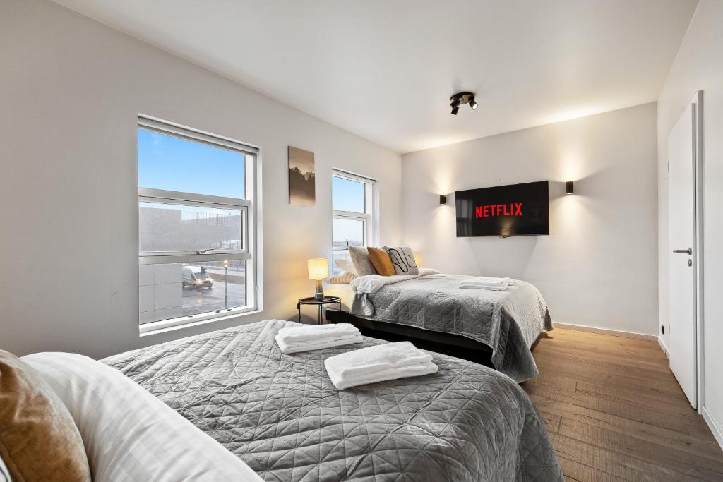 Venture Vacation-Modern Modern & spacious City Center Oasis - Free Parking photo 4