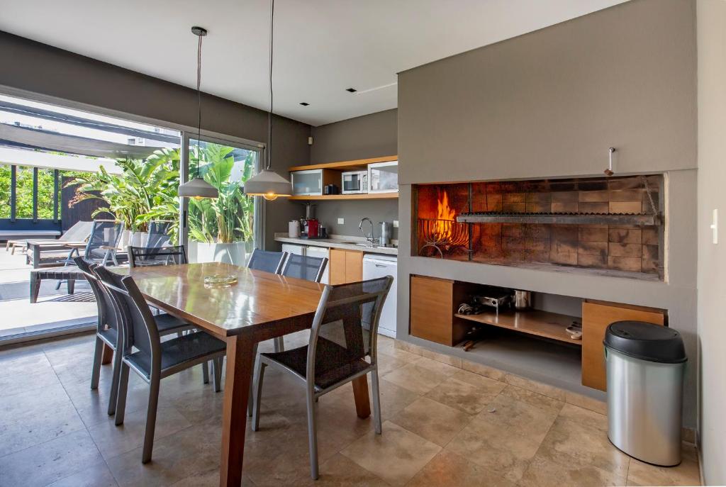 Modern Luxury Home Perfect for Couples and Families photo 4