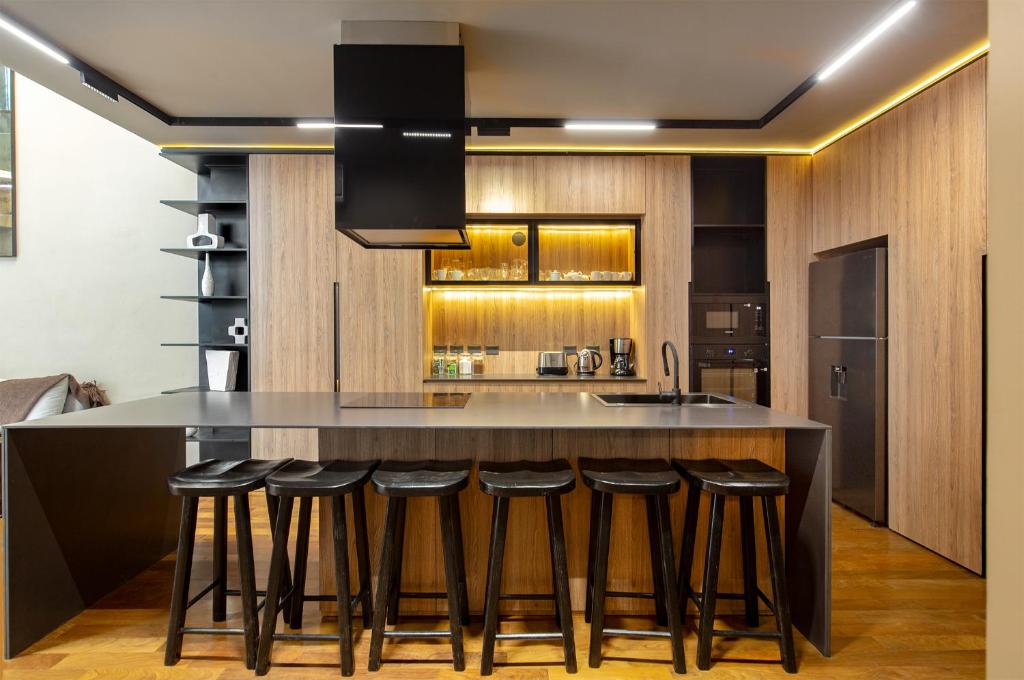 Modern Luxury Home Perfect for Couples and Families photo 2