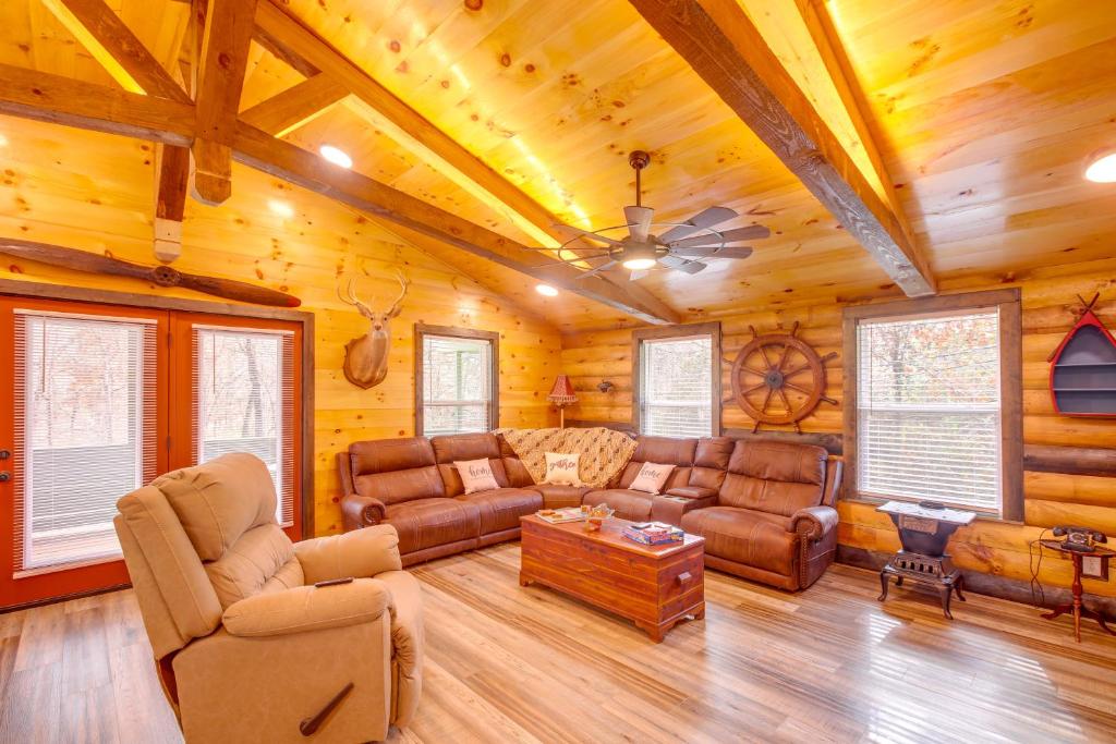 Pet-Friendly Chattanooga Cabin with Hot Tub and Kayaks photo 2