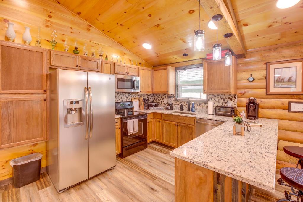 Pet-Friendly Chattanooga Cabin with Hot Tub and Kayaks photo 3