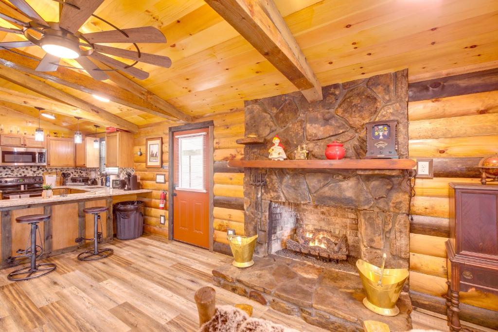 Pet-Friendly Chattanooga Cabin with Hot Tub and Kayaks photo 4