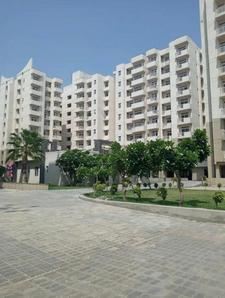 Radiant luxury apartment photo 3